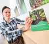 Sophie Rohland präsentiert ihr erstes Buch.