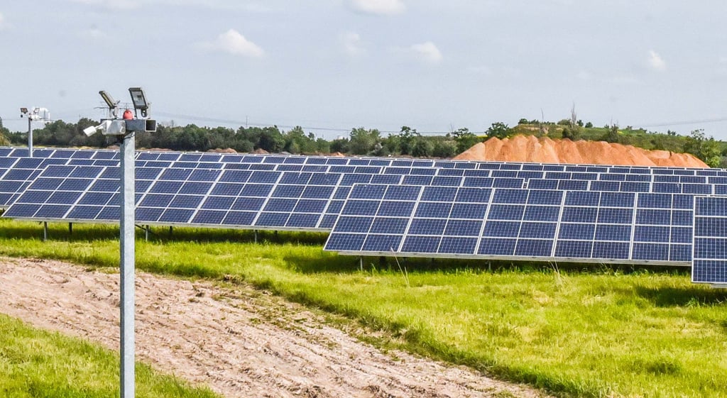 Der Solarpark in Nellschütz steht auf ehemaligen Tagebaugelände und soll demnächst erweitert werden.