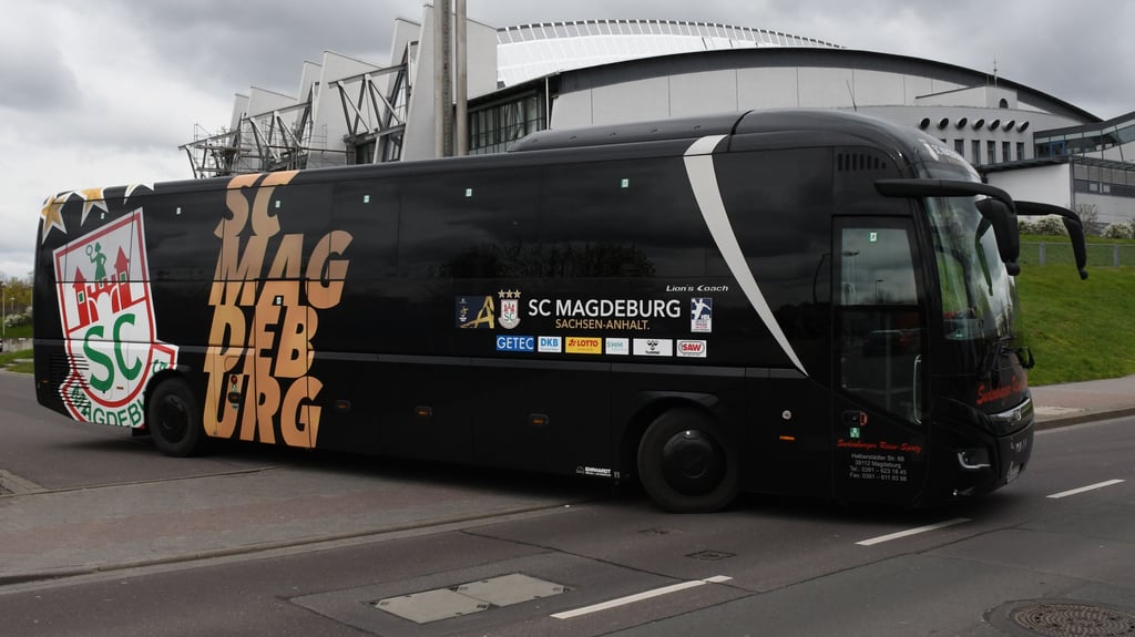 Der Mannschaftsbus des SC Magdeburg hatte auf dem Weg zum Spiel bei GWD Minden eine Panne.