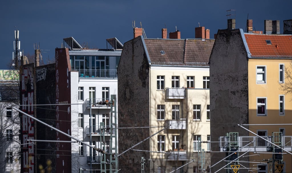 Nicht nur die gestiegenen Zinsen umtreiben Immobilienkäufer, sondern auch erhöhte Energie-Anforderungen mit dem Heizungsgesetz.