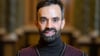 Aaron S. Watkin, Ballettdirektor der Semperoper, steht am Rande einer Pressekonferenz in der Oper.