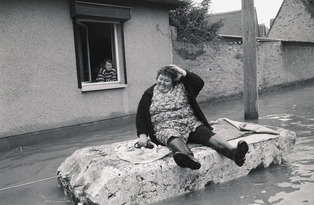 Dieses Bild des MZ-Fotografen Lutz Winkler aus der Flut 1994 machte Edeltraut König berühmt.