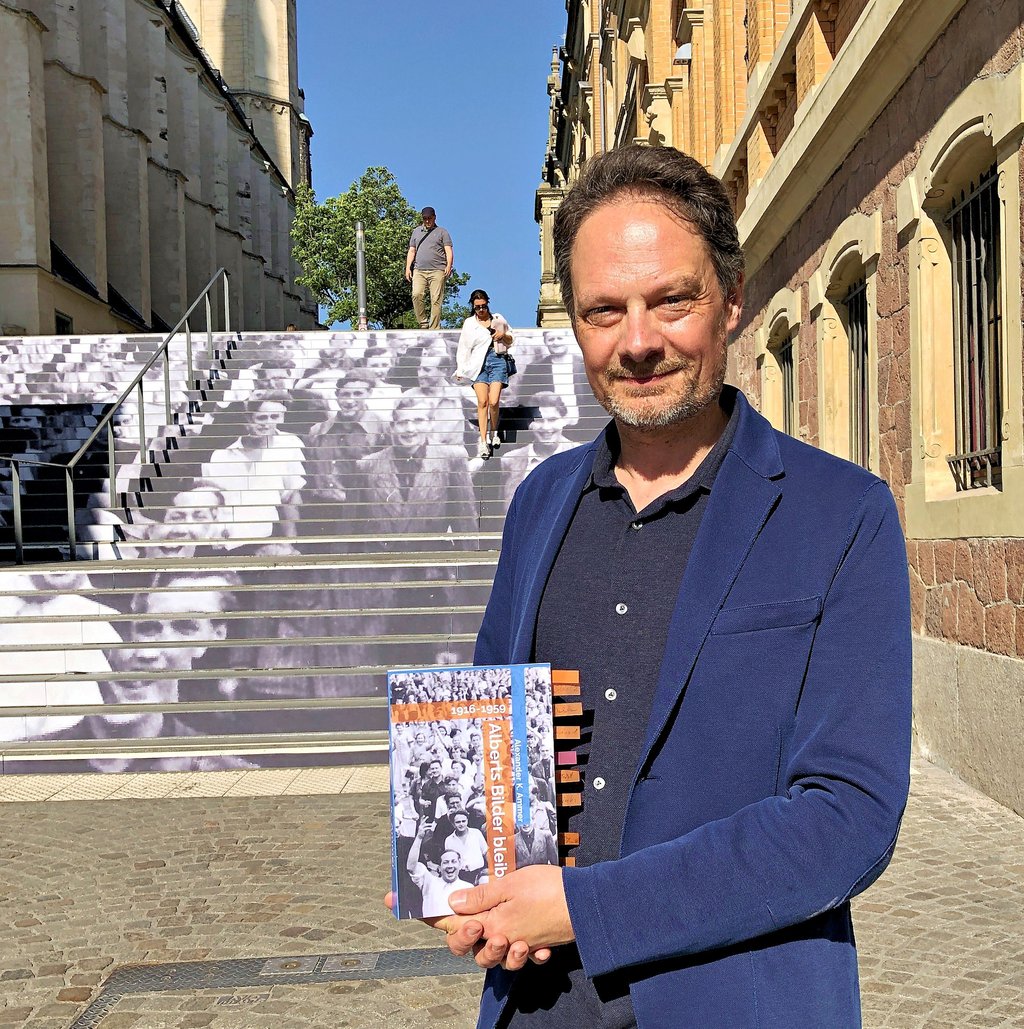 Alexander K. Ammer, Sohn Albert Ammers, hat ein Buch über die historischen Fotos seines Vaters und dessen Lebensgeschichte geschrieben.
