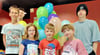 IKinder und Jugendliche gestern im Kochstedter Klub, in dem Luftballons  den einen Raum schmücken. 
