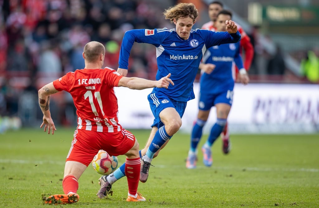 Künftig im Union-Dress unterwegs: Ex-Schalker Alex Kral (r) im Spiel gegen seinen neuen Arbeitgeber.
