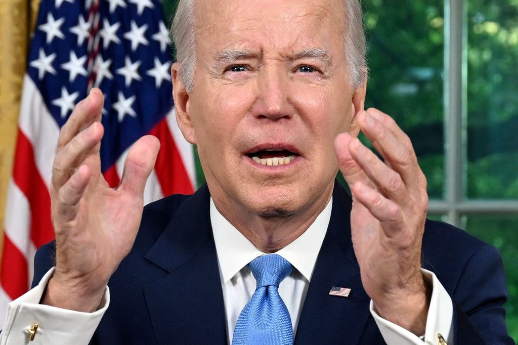 US-Präsident Joe Biden zelebriert die Abwendung eines Zahlungsausfalls der Regierung.