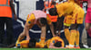 Rodez' Lucas Buades liegt am Boden, nachdem er von einem Girondins-Fan umgestoßen wurde.
