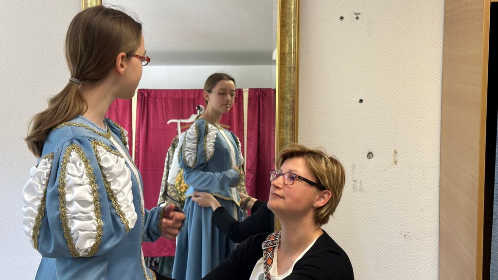 Auch die zwölfjährige Katarina aus Merseburg, hier mit Mutter Karen, wurde fündig.