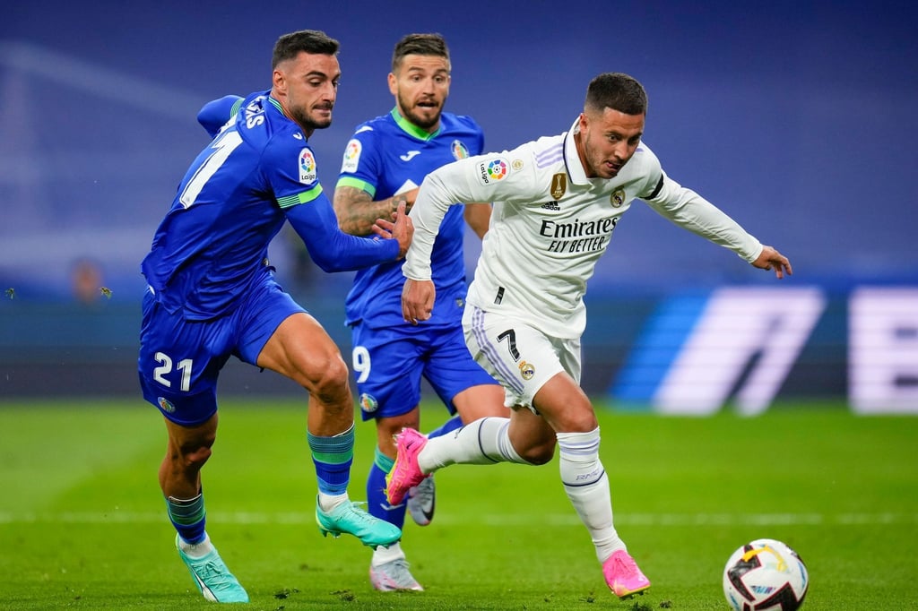 Eden Hazard (r) gewann in vier Jahren bei Real Madrid acht Titel, eine tragende Rolle spielte der Belgier aber nicht.