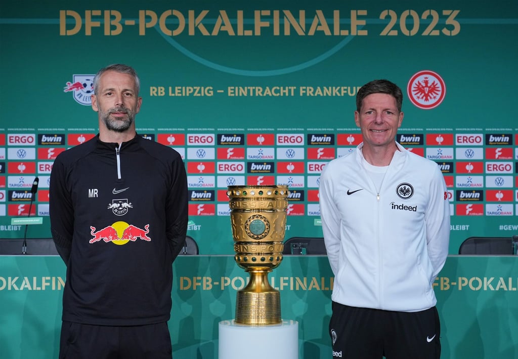 Wer holt den DFB-Pokal? Marco Rose (l) mit seinen Leipzigern oder Oliver Glasner mit der Frankfurter Eintracht?