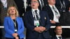 Nancy Faeser (SPD), Bundesinnenministerin, und Axel Hellmann, Vorstandssprecher der Eintracht Frankfurt Fußball AG stehen auf der Tribüne neben Aleksander Ceferin (r), UEFA Präsident, vor dem Spiel.