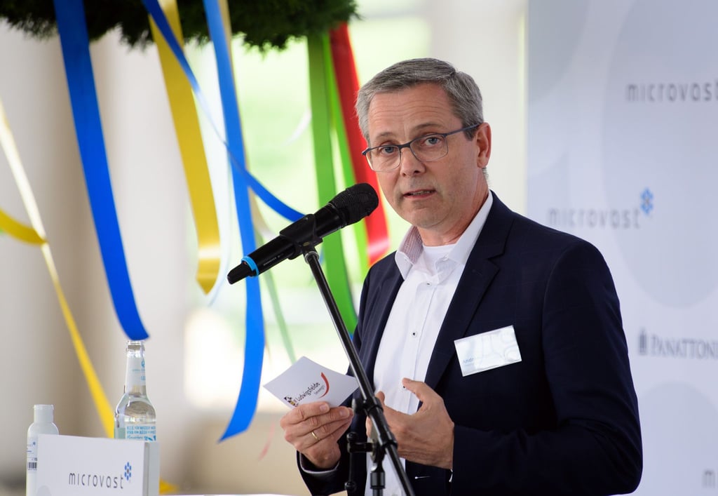 Andreas Igel (SPD), Bürgermeister von Ludwigsfelde, spricht.