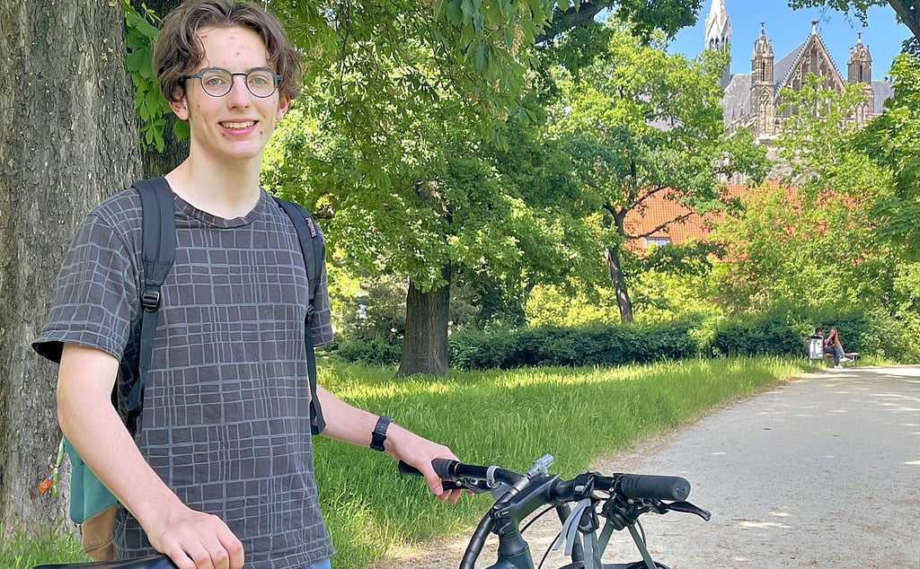 Mit dem Fahrrad durch den Park: Das liebt Zeke Stephens. Der Austauschschüler aus Lancaster in den USA ist seit neun Monaten in Magdeburg. In zwei Wochen geht’s zurück in die Heimat.