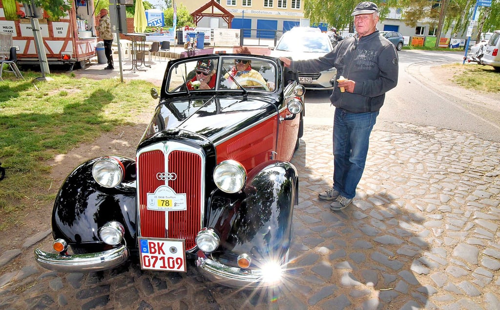Mit der Startnummer 78 nahm Hans-Joachim Stephan aus Tangerhütte mit seinem funkelden DKW F8, Baujahr 1954, an der Oldtimerausfahrt teil.