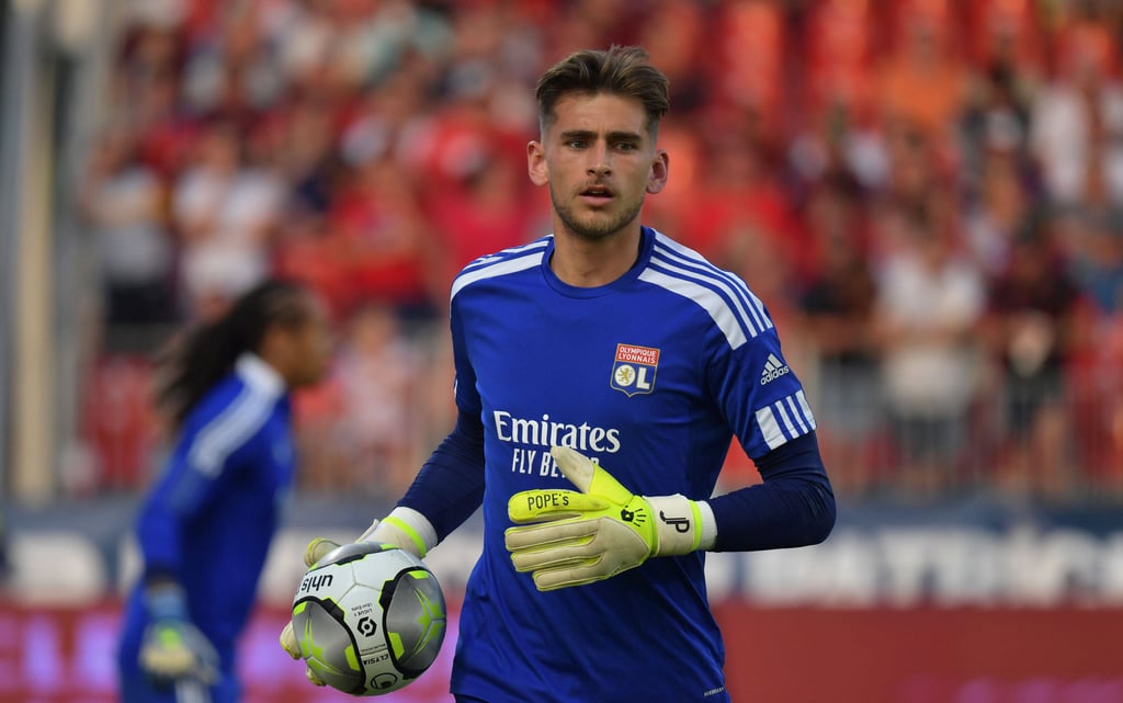 Julian Pollersbeck ist von Olympique Lyon an den FC Lorient ausgeliehen. Doch auch der erhält der Torwart keine Einsatzzeiten, weshalb wieder regelmäßig zwischen den Pfosten stehen will.
