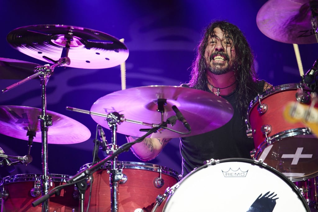 Dave Grohl, Frontman der Foo Fighters, am Schlagzeug im Wembley Stadion.