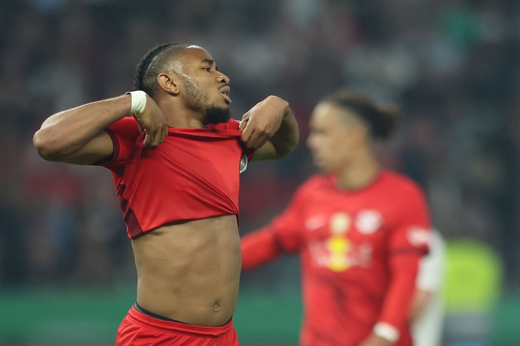 Leipzigs Torschütze Christopher Nkunku jubelt nach seinem Tor zum 1:0.