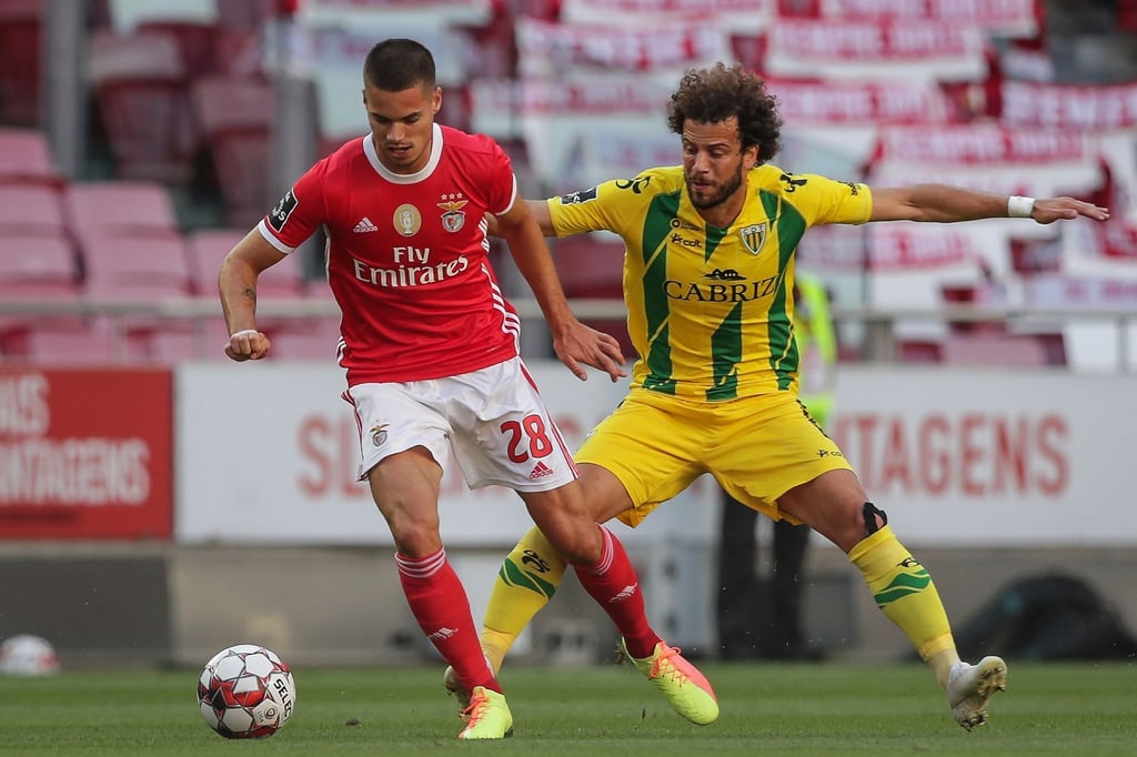 Wechselte im Sommer 2022 von Benfica Lissabon zu Borussia Mönchengladbach: Julian Weigl (l).