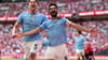 Nationalspieler Ilkay Gündogan (r) sorgte mit zwei Toren im Finale für den FC-Cup-Sieg von Manchester City.