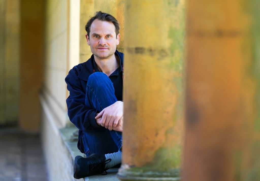 Der Schauspieler Fabian Hinrichs bei einem exklusiven Fototermin mit der Deutschen Presse-Agentur.