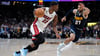 Miami Heat-Forward Jimmy Butler (l) bewegt den Ball, während er von Denver Nuggets-Guard Jamal Murray verteidigt wird.