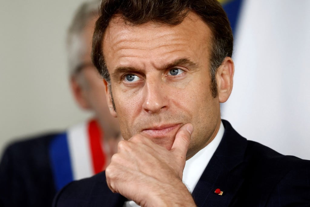 Frankreichs Präsident Emmanuel Macron will die Rentenreform durchsetzen - das Projekt hat ihn allerdings bereits viel Sympathie in der Bevölkerung gekostet.