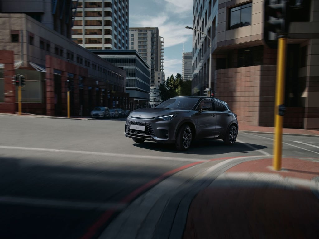 Biegt auf die Startgerade ein: Lexus will den Kleinwagen LBX Anfang 2024 auf den Markt bringen.