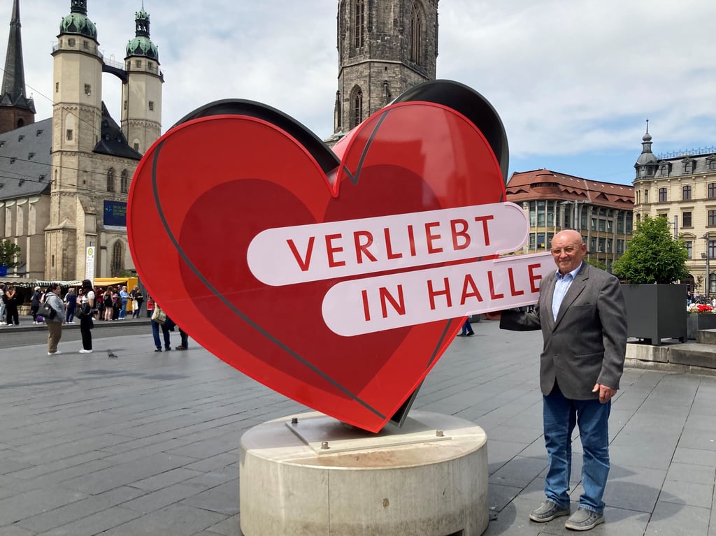 Ist Hallenser aus voller Überzeugung und ein Herz für Senioren: Manfred Czock ist zum neuen Vorsitzenden des Seniorenrates Halle gewählt worden. Sein Vorgänger Norwin Dorn ist nach 20 Jahren nicht noch einmal angetreten.