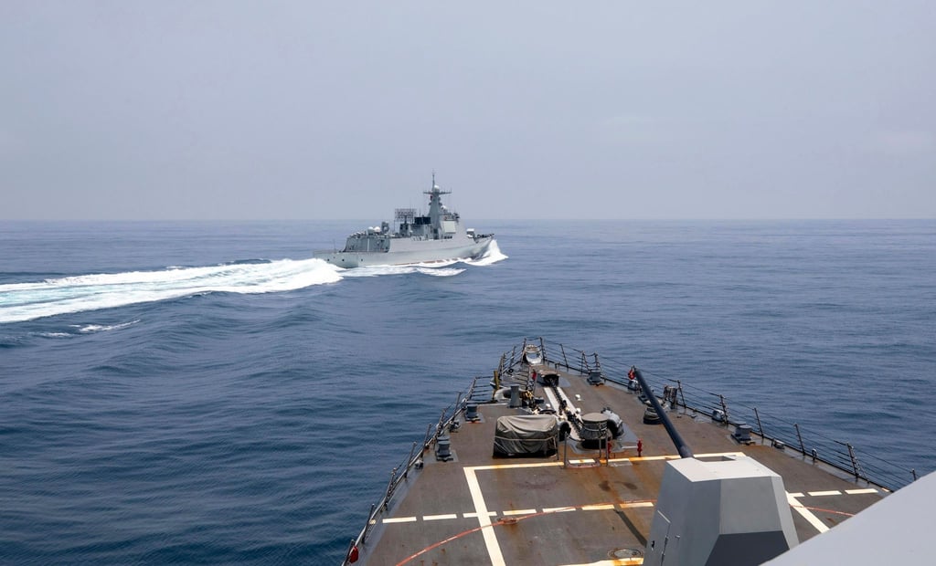 Ein chinesisches Marineschiff führt am Samstag ein „unsicheres“ Manöver vor dem US-Zerstörer „USS Chung-Hoon“ durch, indem es mit einem Abstand von nur rund 140 Metern überholt und dann wendet.