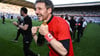 Der 46-jährige Mark van Bommel, Cheftrainer vom FC Antwerpen, jubelt nach dem Titelgewinn.