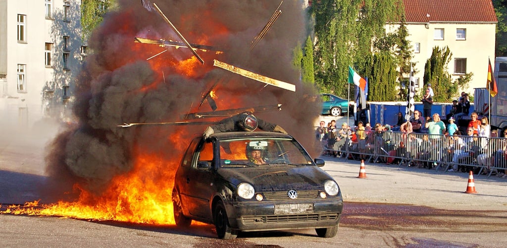 Die Stuntman haben auf dem Schützenplatz in Stendal am 3. Juni 2023 Kopf und Kragen riskiert.