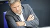 Bundeswirtschaftsminister Robert Habeck nimmt an einer Sitzung des Bundestags teil.