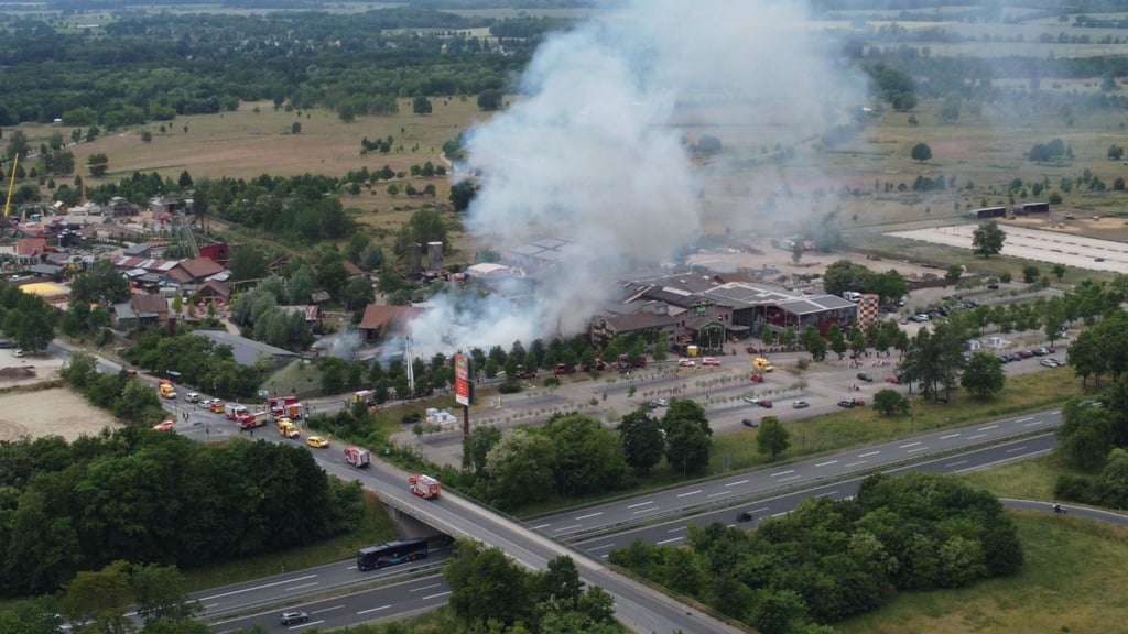 Feuer Brand im Freizeitpark Karls ErlebnisDorf Zehn Verletzte