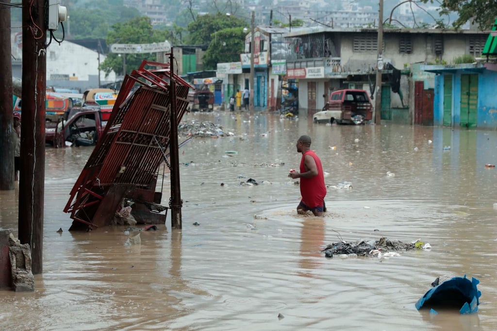 Heftiger Regen hat im Karibikstaat Haiti zu schweren Überschwemmungen geführt - so wie hier in der Hauptstadt Port-au-Prince.