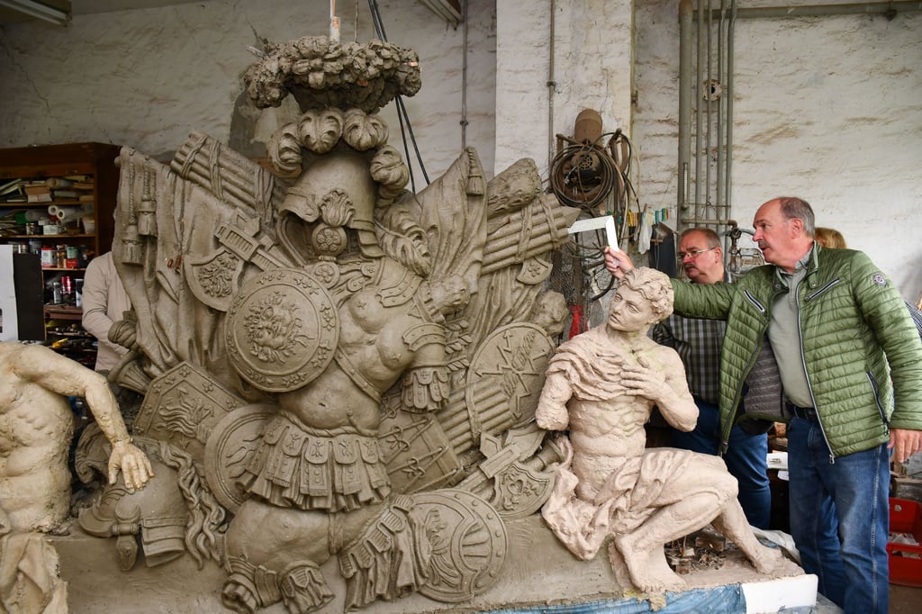 Das Modell der Bekrönung des Magdeburger Sterntores ist fast fertig.