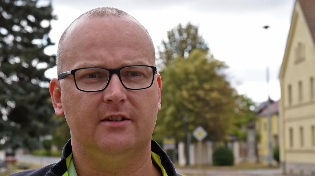 Robert Käsebier (parteilos) ist Ortsbürgermeister in Friedrichsaue und arbeitet als Disponent in der Rettungsleitstelle des Salzlandkreises.