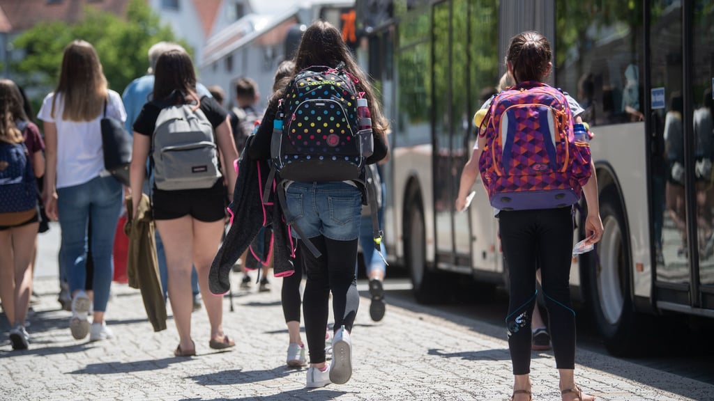 In Magdeburg gibt es seit Mai das Schülerticket. Doch die Schüler zögern offenbar bei der Buchung. Rechtzeitige Bestellungen sind nur noch bis 15. Juni möglich. Symbolbild: