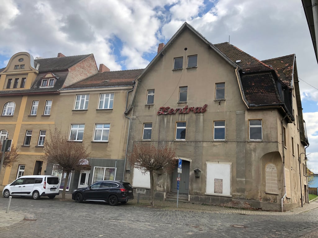 Das Loch im defekten Dach des Zentral-Gebäudes wurde inzwischen geschlossen.