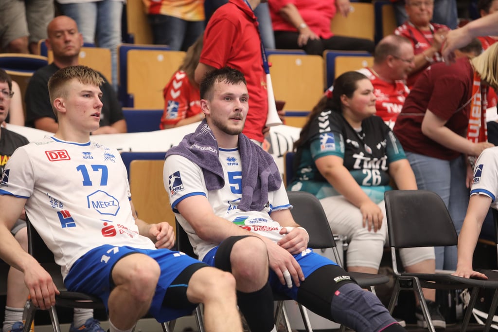 Der Sieg hat nicht gereicht: Luka Baumgart und Timo Löser nach dem Abpfiff in Ludwigshafen.