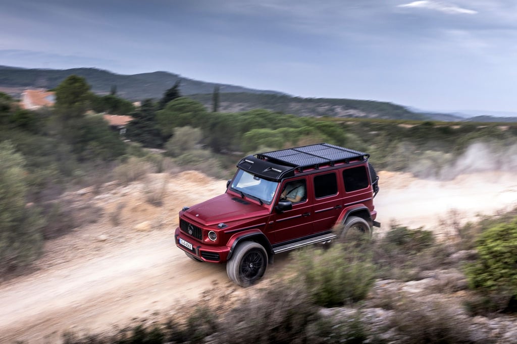 Dank der Portalachsen ist der G 63 als 4x4² nicht nur souveräner im Gelände, sondern wächst auch zwei Hand breit in die Höhe.