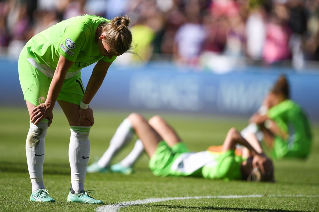 Die Wölfinnen um Alexandra Popp (l) mussten sich trotz einer 2:0-Führung geschlagen geben.