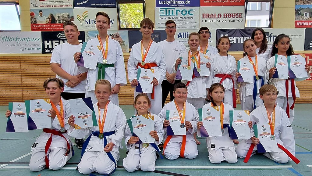 Die Karate-Schule Zerbst beeindruckte bei den Landesjugendspielen in Magdeburg mit ihren herausragenden Leistungen. Sport Print Zander