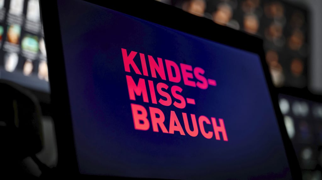 In Halle hat die Polizei 14 Durchsuchungen wegen des Verdachts auf sexuellen Missbrauch durchgeführt.