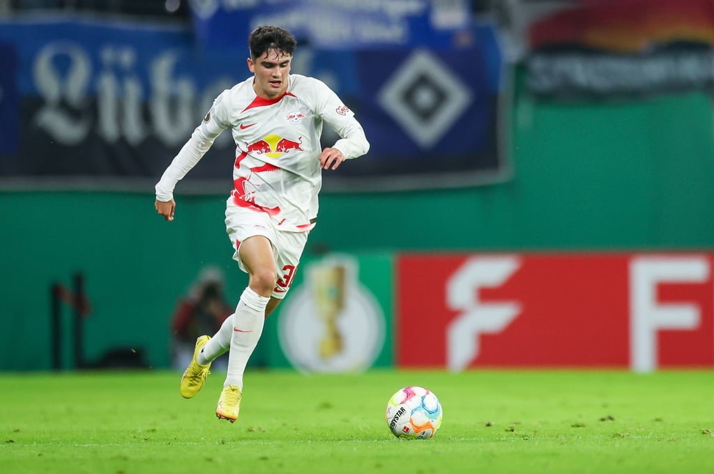Leipzigs Spieler Hugo Novoa am Ball.