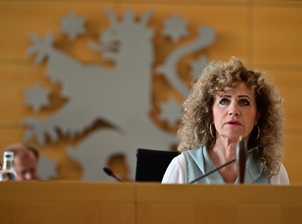 Birgit Pommer (Die Linke), Landtagspräsidentin, sitzt im Plenarsaal des Thüringer Landtags.