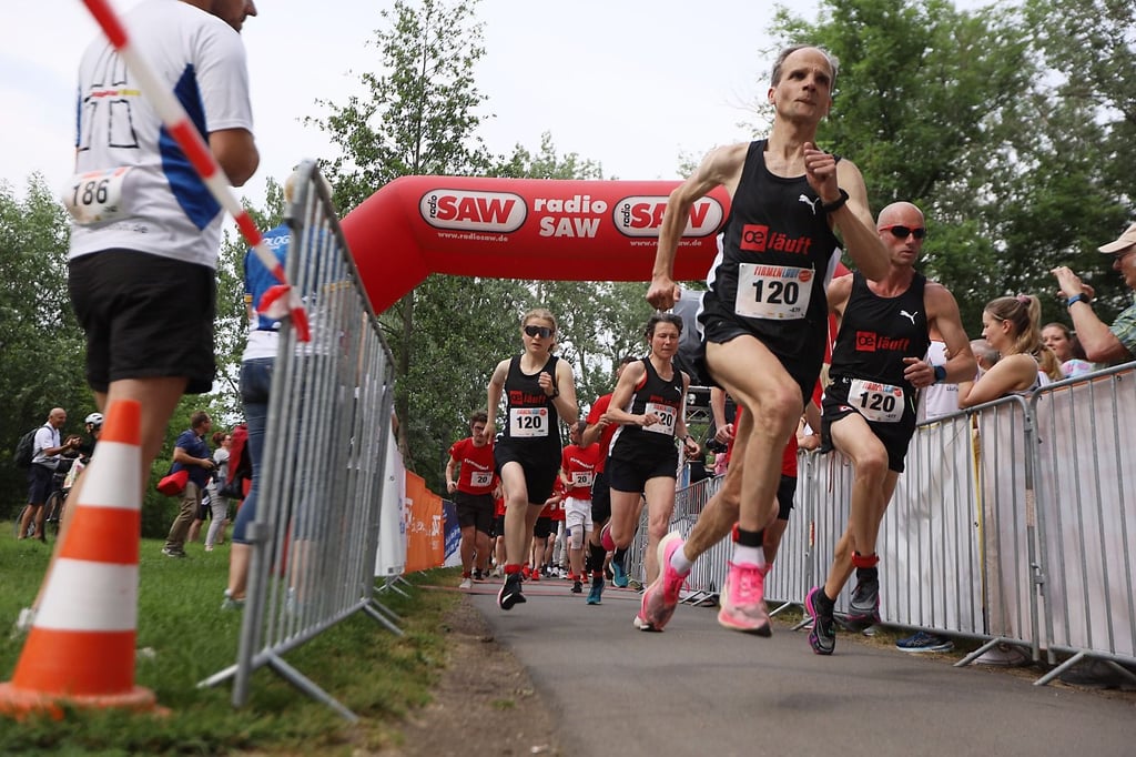 Mehr als 3.000 Teilnehmer traten beim diesjährigen Halleschen Firmenlauf an. Das ist Rekord.