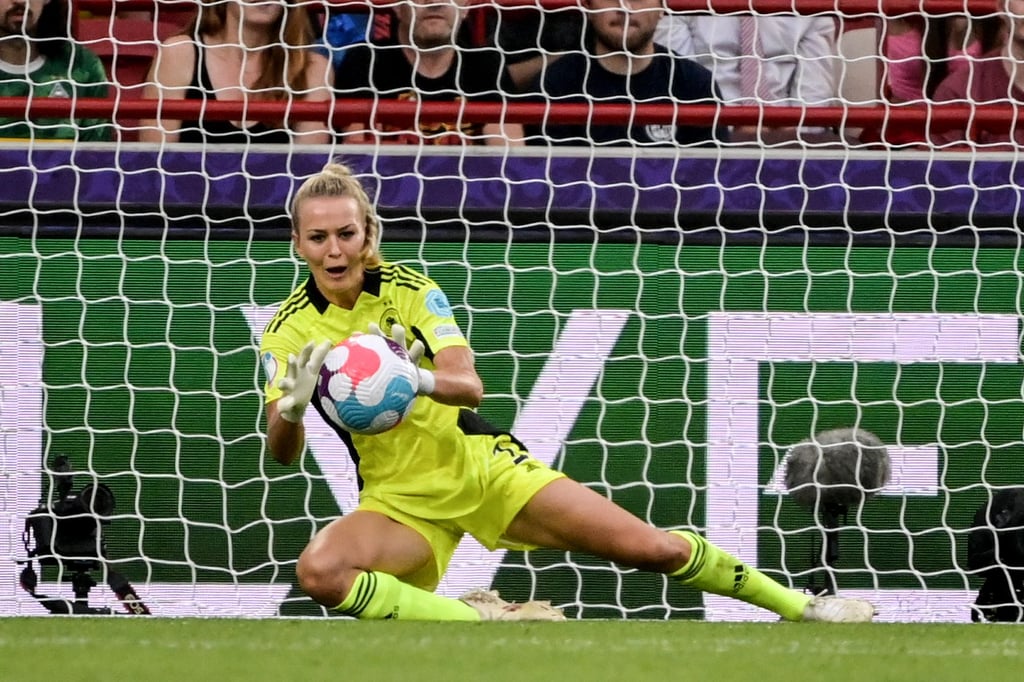 Die Grünen wollen die Fußball-WM der Frauen auf dem Hallmarkt übertragen.