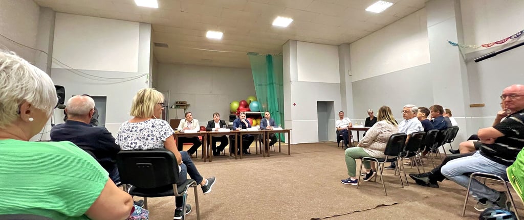 Das erste Kandidatenforum zur Bürgermeisterwahl in Raguhn-Jeßnitz in der Jeßnitzer Jahnturnhalle stieß auf großes Interesse.