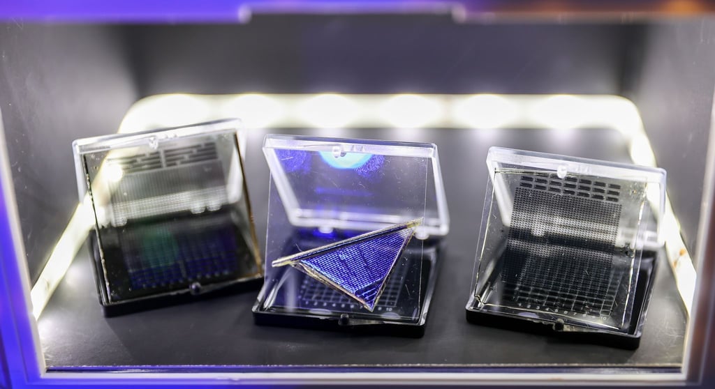 Auf Folien aufgebrachte flexible Mikroelektronik in einem Labor der Technischen Universität Chemnitz.