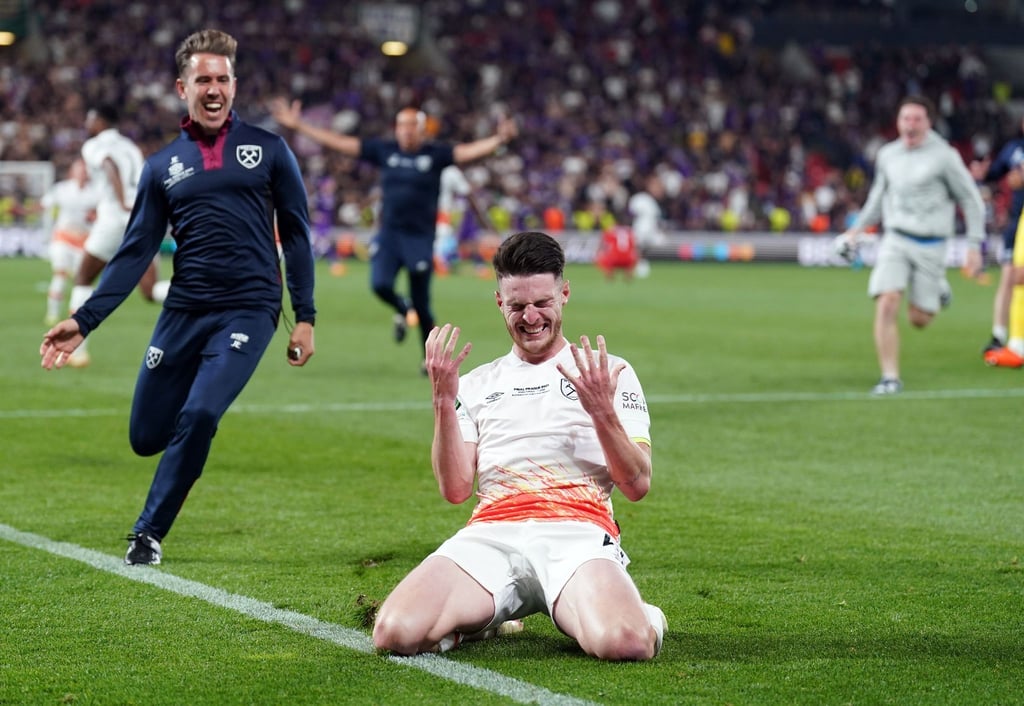 Declan Rice von West Ham United feiert den Sieg seiner Mannschaft.